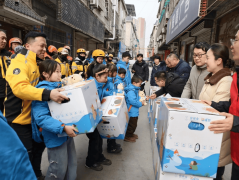 <strong>切实把温暖与关怀送到新</strong>