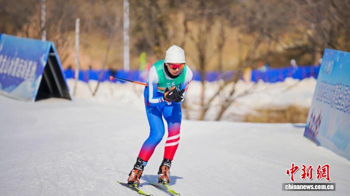 2025-2026全国越野滑雪青少年锦标赛延安开幕 陈帮