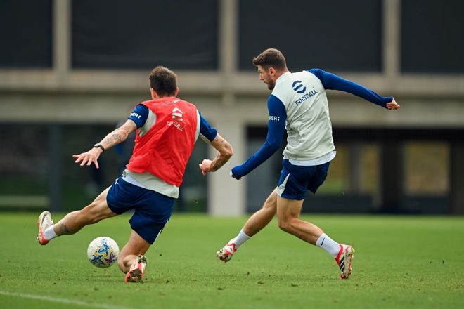 国际米兰备战佛罗伦萨关键战 第二次训练聚焦攻