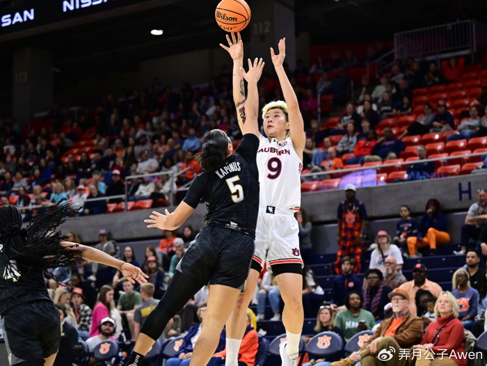 中国女篮锋线新星邓雨婷或成李梦接班人