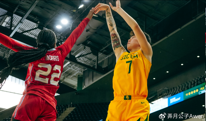 中国女篮锋线新星邓雨婷或成李梦接班人