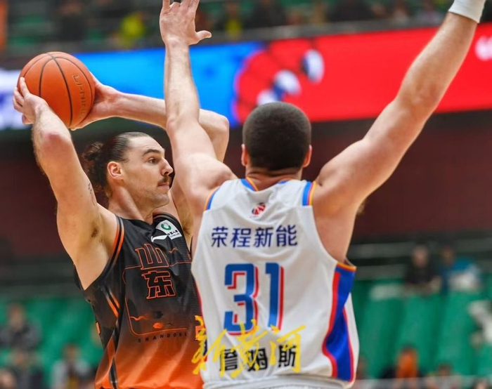 山东男篮半场领先天津队 战术调整成关键